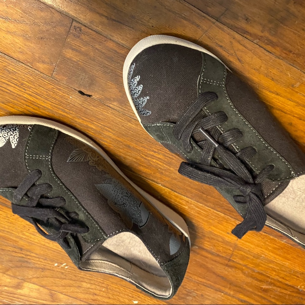 Dansko Tennis Shoes Sneakers black metallic Size 38 or 8 US - barely worn